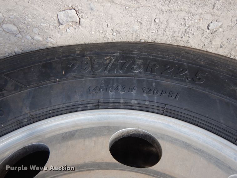 image for item FR9238 2011 Freightliner Cascadia 125  semi truck