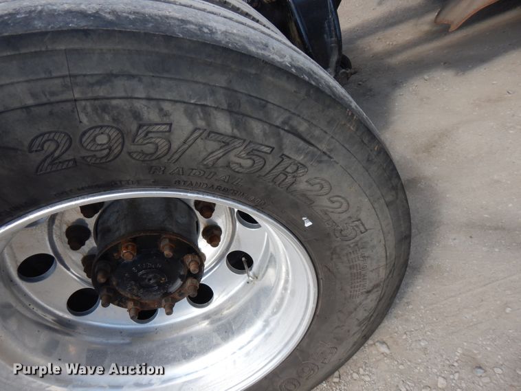 image for item FR9238 2011 Freightliner Cascadia 125  semi truck