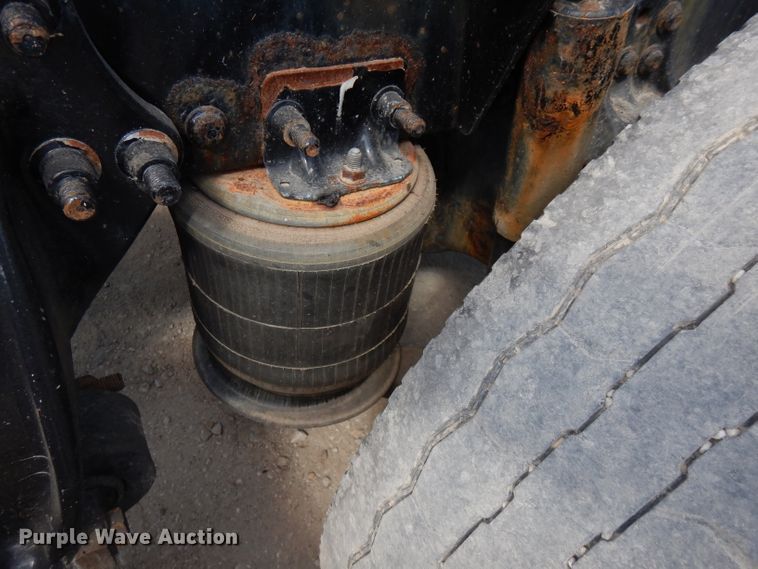 image for item FR9238 2011 Freightliner Cascadia 125  semi truck