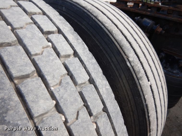 image for item FR9238 2011 Freightliner Cascadia 125  semi truck