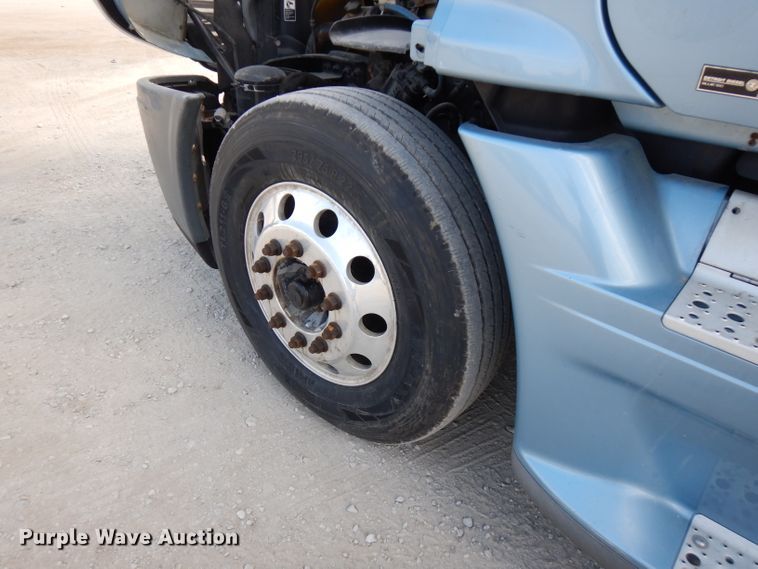 image for item FR9238 2011 Freightliner Cascadia 125  semi truck