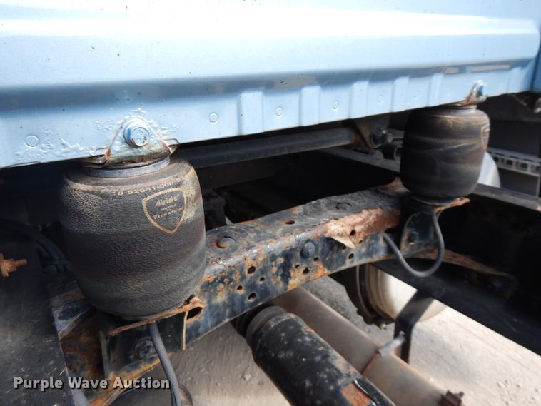 image for item FR9238 2011 Freightliner Cascadia 125  semi truck