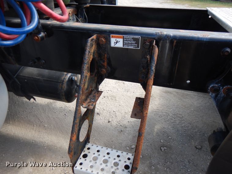 image for item FR9238 2011 Freightliner Cascadia 125  semi truck