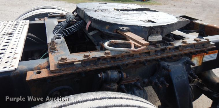 image for item FR9238 2011 Freightliner Cascadia 125  semi truck