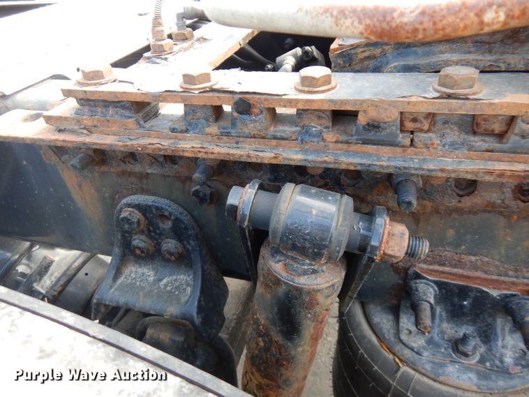 image for item FR9238 2011 Freightliner Cascadia 125  semi truck