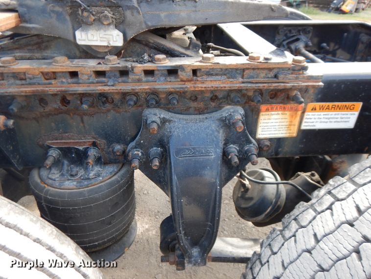 image for item FR9238 2011 Freightliner Cascadia 125  semi truck