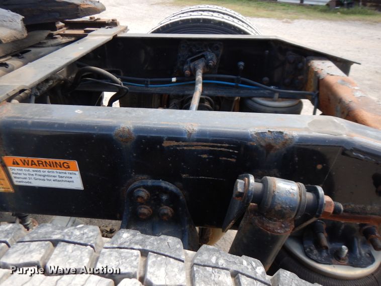 image for item FR9238 2011 Freightliner Cascadia 125  semi truck