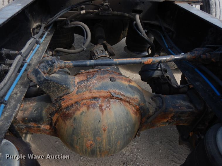 image for item FR9238 2011 Freightliner Cascadia 125  semi truck