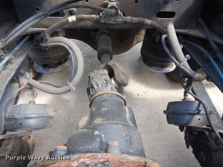 image for item FR9238 2011 Freightliner Cascadia 125  semi truck