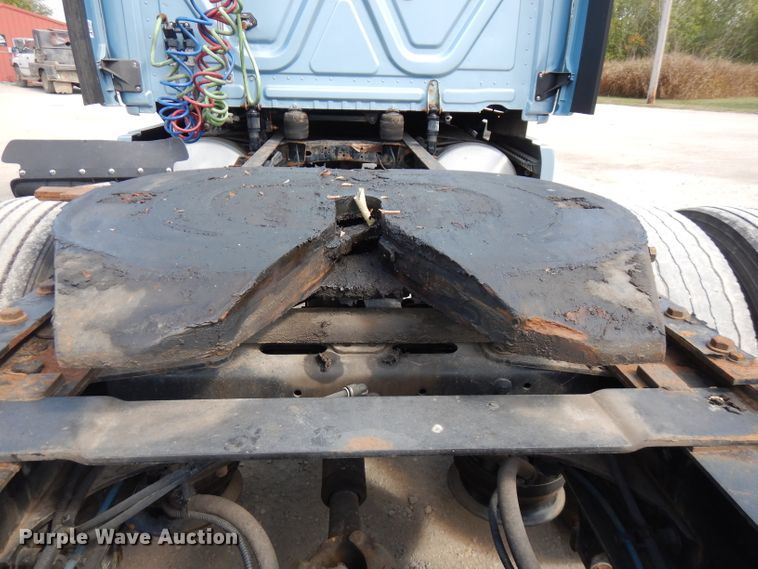 image for item FR9238 2011 Freightliner Cascadia 125  semi truck