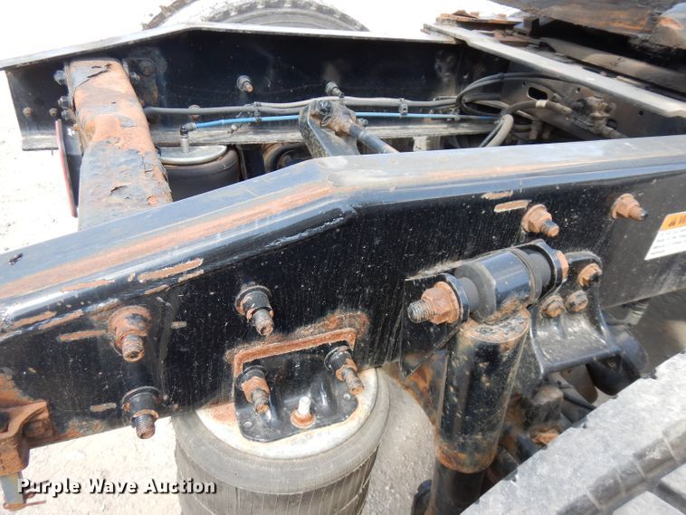 image for item FR9238 2011 Freightliner Cascadia 125  semi truck