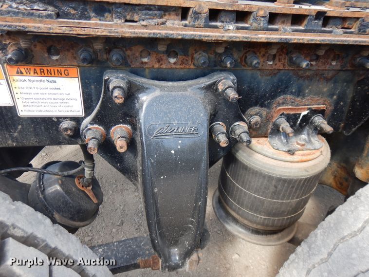 image for item FR9238 2011 Freightliner Cascadia 125  semi truck