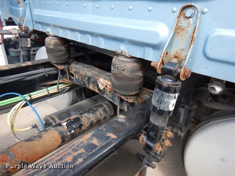 image for item FR9238 2011 Freightliner Cascadia 125  semi truck