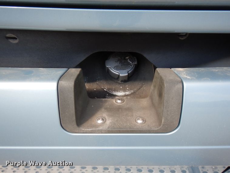 image for item FR9238 2011 Freightliner Cascadia 125  semi truck