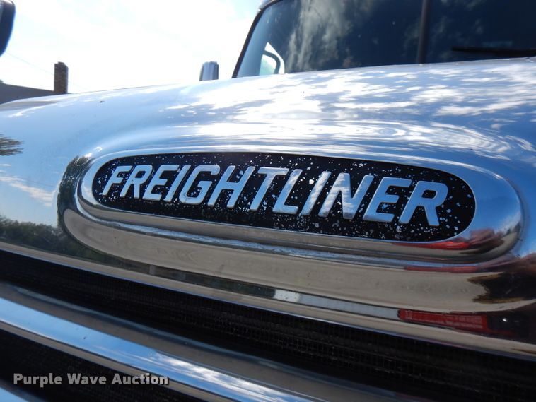 image for item FR9238 2011 Freightliner Cascadia 125  semi truck