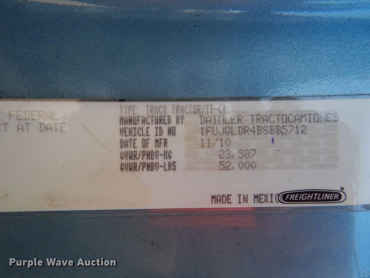 image for item FR9238 2011 Freightliner Cascadia 125  semi truck