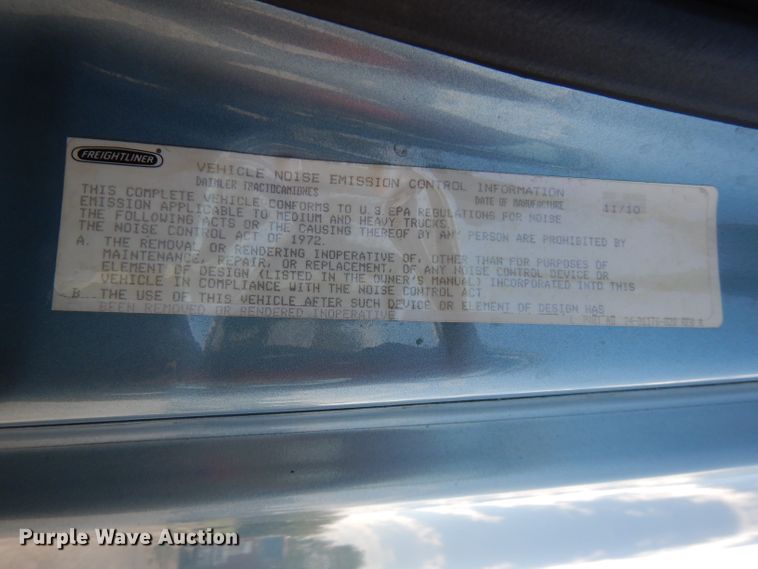 image for item FR9238 2011 Freightliner Cascadia 125  semi truck