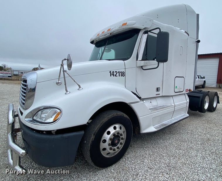 image for item HA9663 2012 Freightliner Columbia  glider kit semi truck