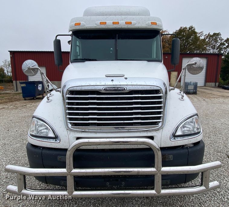 image for item HA9663 2012 Freightliner Columbia  glider kit semi truck