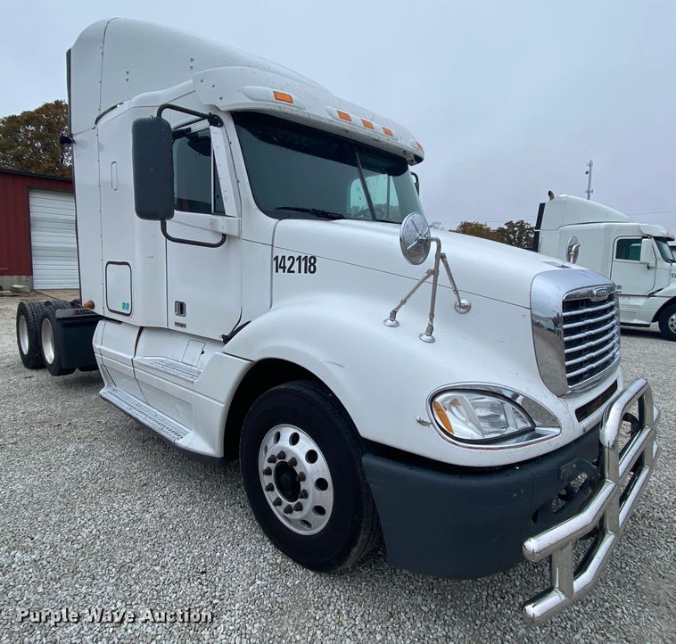 image for item HA9663 2012 Freightliner Columbia  glider kit semi truck