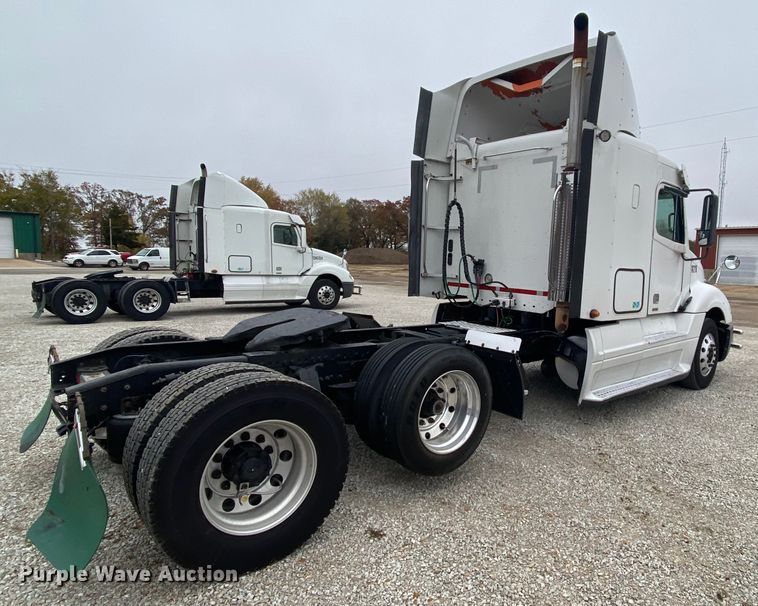 image for item HA9663 2012 Freightliner Columbia  glider kit semi truck