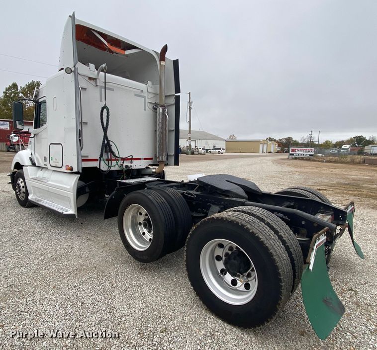 image for item HA9663 2012 Freightliner Columbia  glider kit semi truck