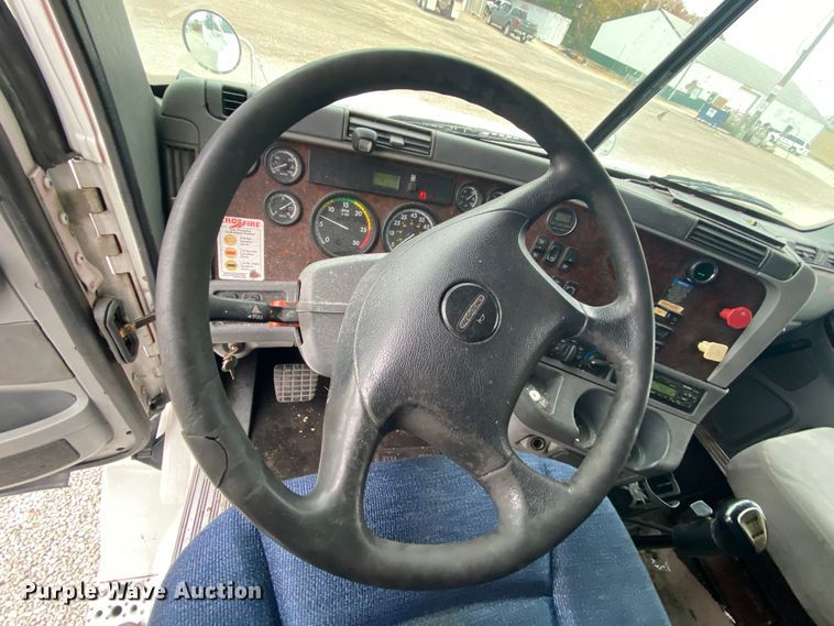 image for item HA9663 2012 Freightliner Columbia  glider kit semi truck