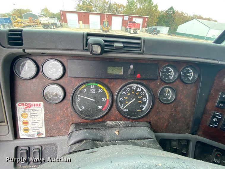 image for item HA9663 2012 Freightliner Columbia  glider kit semi truck