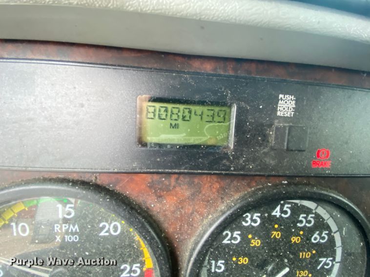 image for item HA9663 2012 Freightliner Columbia  glider kit semi truck