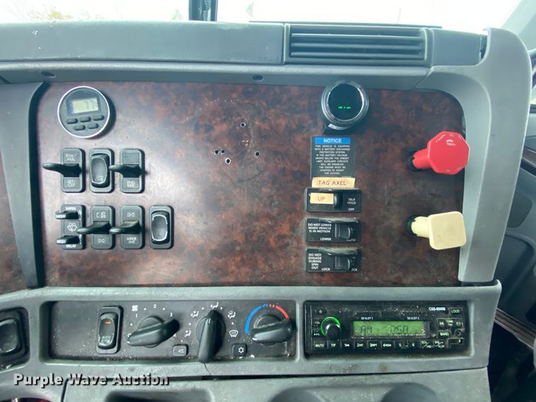 image for item HA9663 2012 Freightliner Columbia  glider kit semi truck