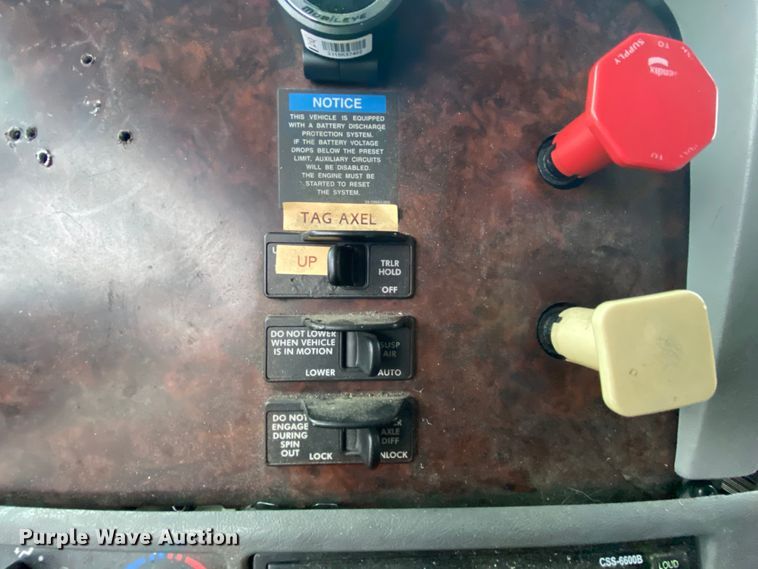 image for item HA9663 2012 Freightliner Columbia  glider kit semi truck