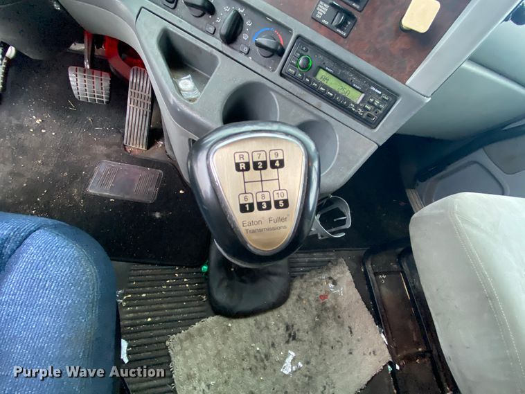 image for item HA9663 2012 Freightliner Columbia  glider kit semi truck