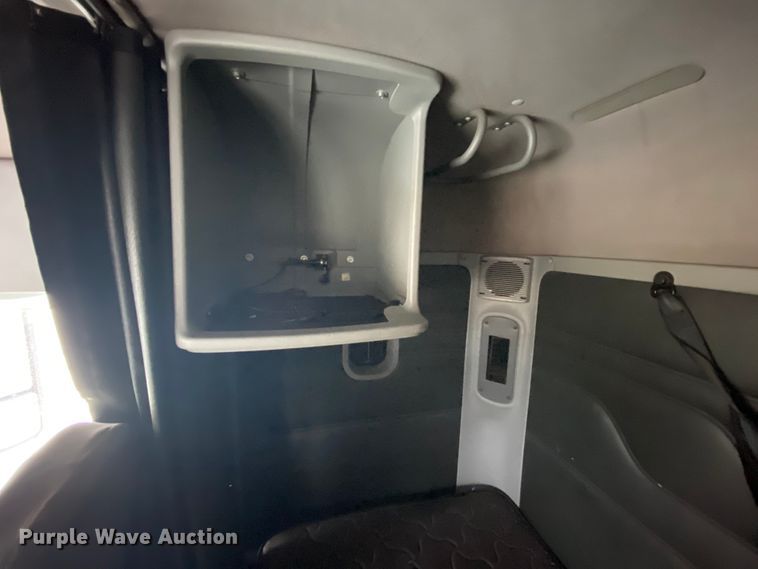 image for item HA9663 2012 Freightliner Columbia  glider kit semi truck