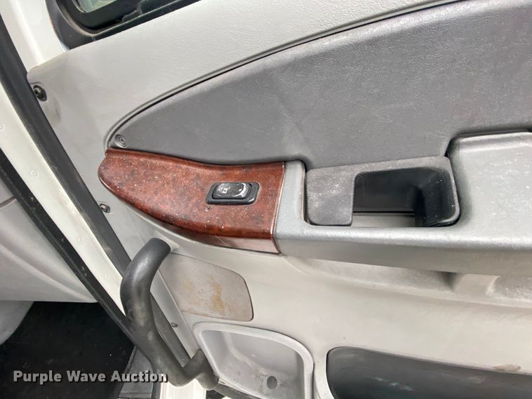 image for item HA9663 2012 Freightliner Columbia  glider kit semi truck