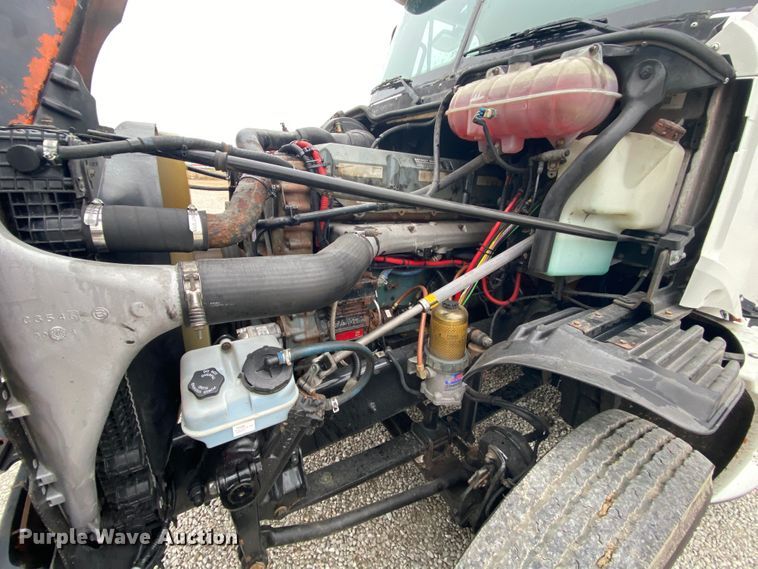 image for item HA9663 2012 Freightliner Columbia  glider kit semi truck