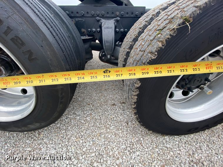 image for item HA9663 2012 Freightliner Columbia  glider kit semi truck