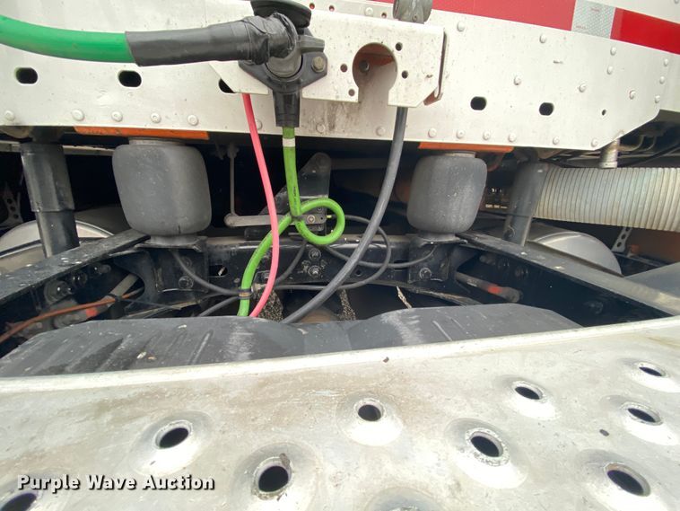 image for item HA9663 2012 Freightliner Columbia  glider kit semi truck