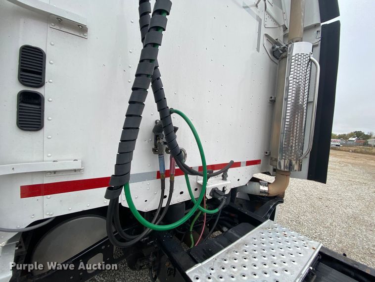 image for item HA9663 2012 Freightliner Columbia  glider kit semi truck