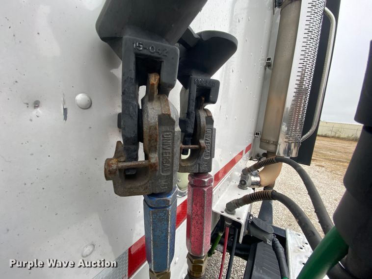 image for item HA9663 2012 Freightliner Columbia  glider kit semi truck