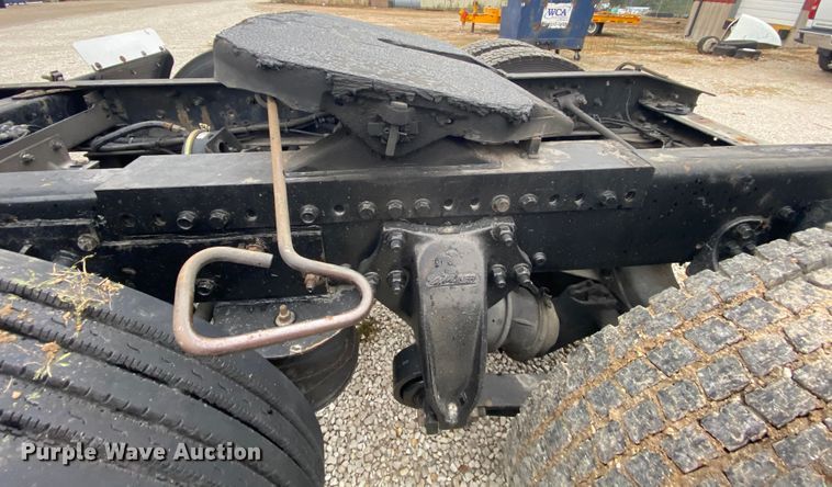 image for item HA9663 2012 Freightliner Columbia  glider kit semi truck