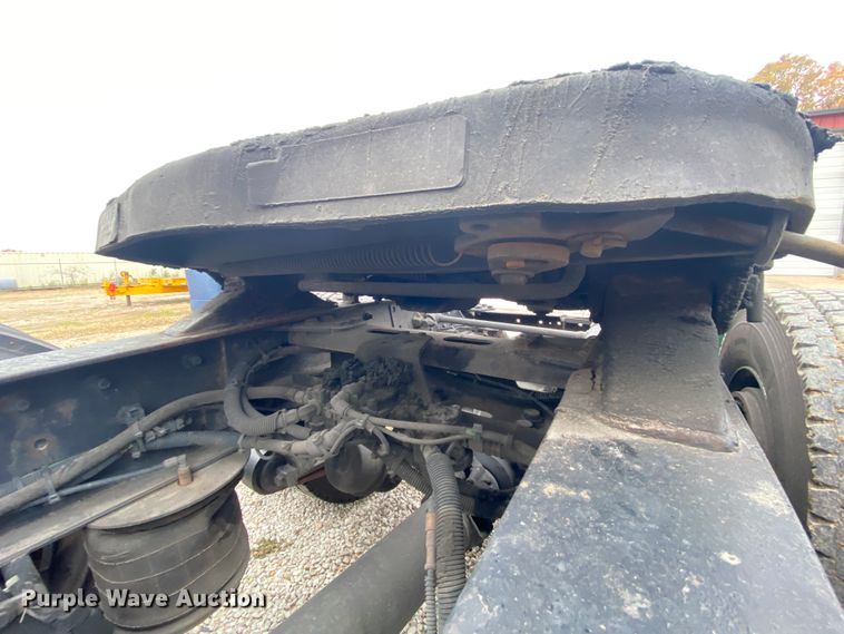 image for item HA9663 2012 Freightliner Columbia  glider kit semi truck