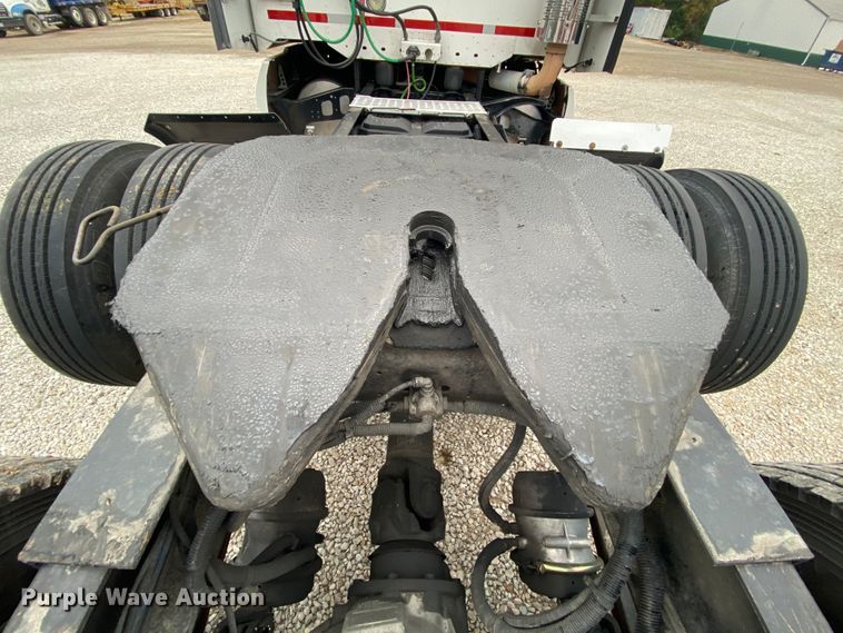 image for item HA9663 2012 Freightliner Columbia  glider kit semi truck