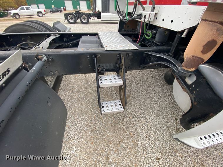 image for item HA9663 2012 Freightliner Columbia  glider kit semi truck