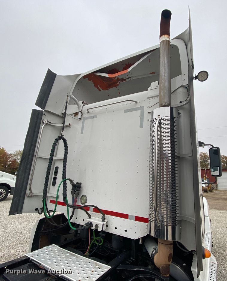 image for item HA9663 2012 Freightliner Columbia  glider kit semi truck