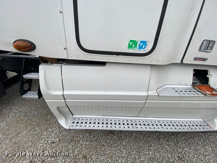 image for item HA9663 2012 Freightliner Columbia  glider kit semi truck