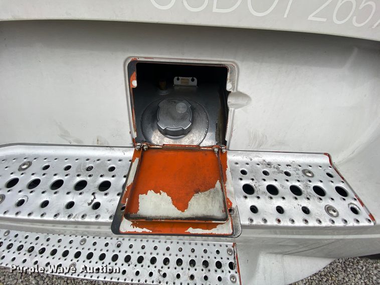 image for item HA9663 2012 Freightliner Columbia  glider kit semi truck