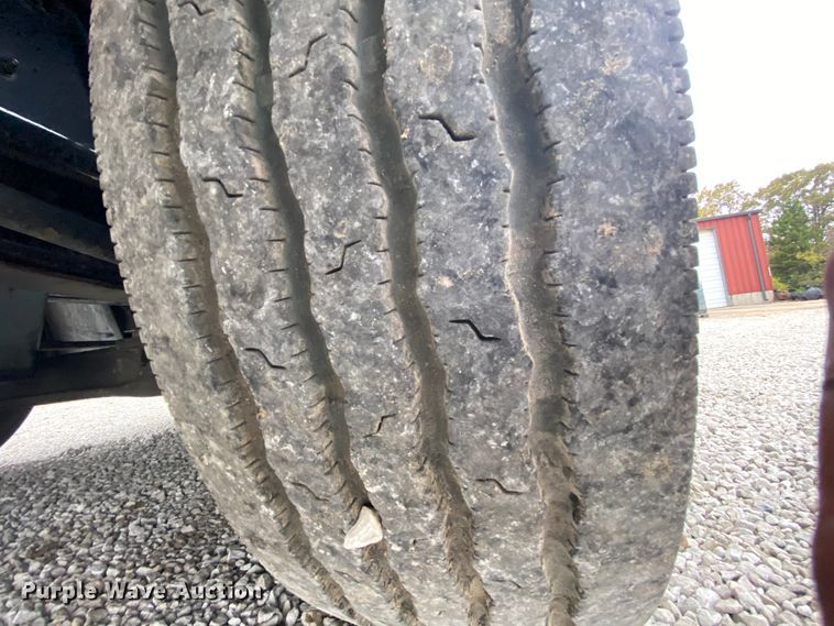 image for item HA9663 2012 Freightliner Columbia  glider kit semi truck