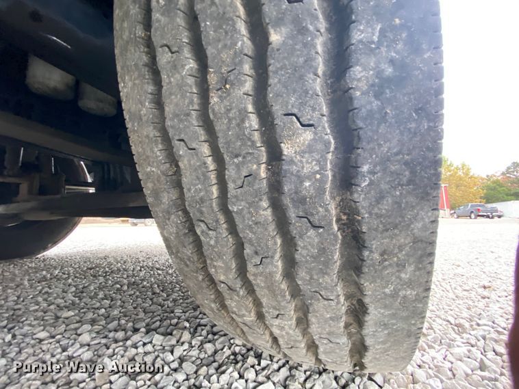 image for item HA9663 2012 Freightliner Columbia  glider kit semi truck