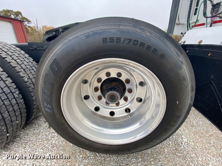 image for item HA9663 2012 Freightliner Columbia  glider kit semi truck