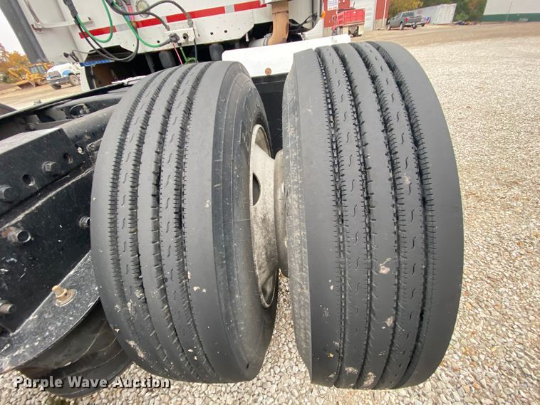 image for item HA9663 2012 Freightliner Columbia  glider kit semi truck